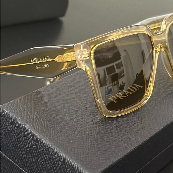 Prada sunglasses - Picture 5 of 10